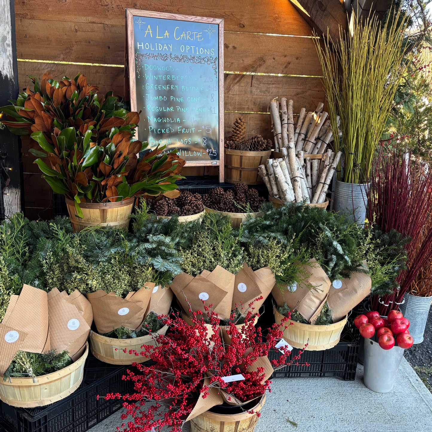 A La Carte Holiday Decor